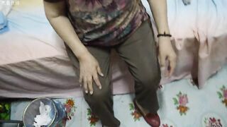 CHo bà ngoại nhìn buồi rồi xin bóp vú bà ngoại