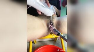 Thủ dâm bằng xe tôi cái lồn sướng ra nước