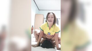 Mb ngồi lên mặt trai trẻ cho bú lồn dâm đãng phần 1