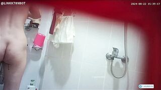 Quay lén em dâu mông to đi tắm đg tắm mà tới tháng chảy tiết canh tràn mông p2