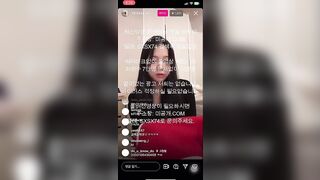 Hot IG, 2 con bạn Live tream ăn, Nứng quá Khoe Vú Lồn Thủ dâm loli mình dây