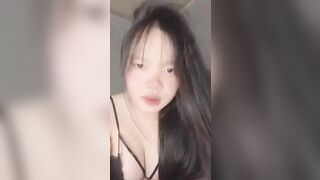 vú to thế này sao mà anh chịu nổi