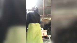 Không biết thằng cháu họ 16 tuổi nứng cặc khi nào gặp dì nó liền xin đụ, dì cũng cho.