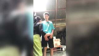 Không biết thằng cháu họ 16 tuổi nứng cặc khi nào gặp dì nó liền xin đụ, dì cũng cho.