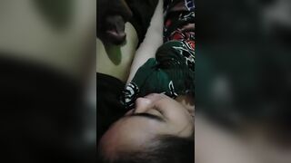 Lấy cặc dí vào mồm em họ giữa đêm , em nó dậy thấy cặc cho địt luôn vú to lồn múp