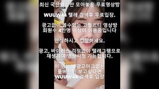 2 con bạn, Dùng chuối kẹp vú Chơi less, Khoe Vú lồn Loli mình dây live sex cực nứng