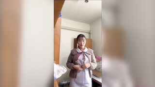 Cô y tá hàng múp khoe hàng cho các bệnh nhân yêu sinh lý xem để chữa bệnh phần 2