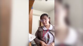 Cô y tá hàng múp khoe hàng cho các bệnh nhân yêu sinh lý xem để chữa bệnh phần 2