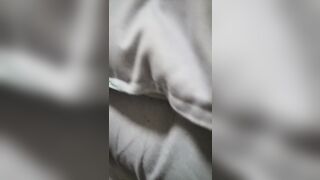 Em em họ cứ mon men sờ lồn chị dâu khi không ai ở nhà
