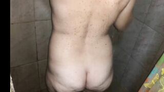 Quya lén MBBG Hàng xóm lồn rậm đi tắm bị phát hiện