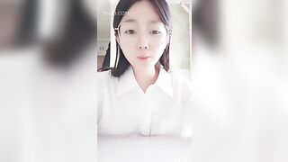 BÉ HỌC SINH NGOAN