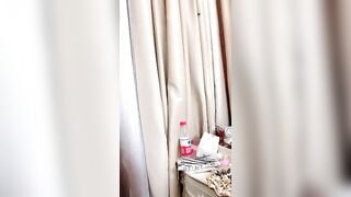 2 E GÁI Ở NHÀ RẢNH RỖI , SINH NÔNG NỔI