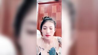 Idol tiktok Huỳnh Bảo Trân livetream show hàng xoa bóp cặp vú cực căng tròn p1