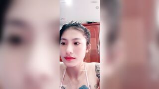 Idol tiktok Huỳnh Bảo Trân livetream show hàng xoa bóp cặp vú cực căng tròn p1