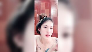 Idol tiktok Huỳnh Bảo Trân livetream show hàng xoa bóp cặp vú cực căng tròn p4
