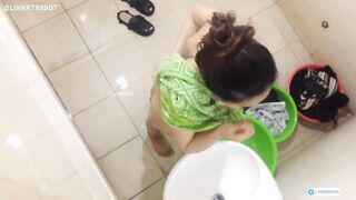 Quay lén e dâu đi tắm,ẻm lười thật chả dùng vòi xịt rửa mà để nước dội xuống ngồi móc
