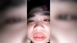 Nữa đêm call video nói chuyện với em rau mà thèm quá bắt e show vú xem xíu