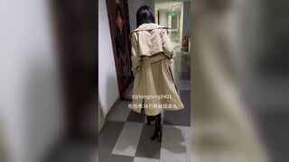 Em teen loli này đích thị là 1 dâm nữ,khỏa thân đi dạo còn dám móc public