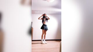 học sinh cấp 3 tụt quần quay clip nhảy tiktok #2