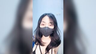Gái xinh dủ cả con bạn vào live thủ dâm vú to lồn múp dâm đãng