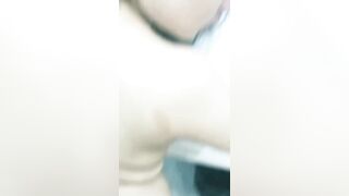 Doggy trước gương vừa địt vừa ngắm khuôn mặt dâm đãng