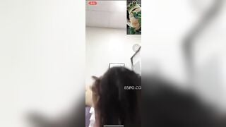 Em gái tự quay cảnh cởi trần trùm đầu trong phòng ngủ