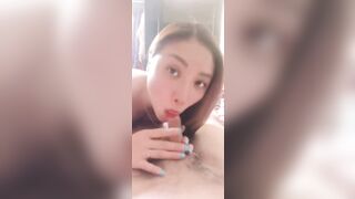 Thấy dì họ nằm khiêu gợi đến gần thử xin đụ, ai dè dì cho đụ thật quá trời sướng.
