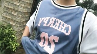 Teen mới lớn lén lút ra sau nhà call sex