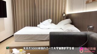 Cùng e học sinh dâm mặt xinh ngây thơ tranh thủ buổi tối làm thêm giúp gia đình