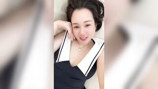 Các em thấy Chị được không???
