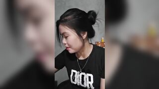 Nghe chị kể chuyện tình cảm không các em zai cu to