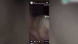 Azar bé gái lào ngại ngùng cho xem bầu vú
