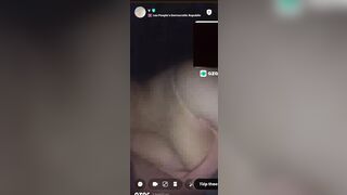 Azar bé gái lào ngại ngùng cho xem bầu vú