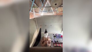 Ông bác họ vô tư đụ cháu gái 16 tuổi của mình, không biết ông làm gì mà đụ được.