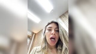 Chủ shop spa, Quán massage ế quá Tự bóp vú, Móc lồn thủ dâm live sex rên rỉ