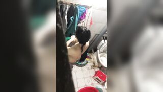 Trèo bếp quay lén nhỏ em dâu vú múp cực xinh đi tắm