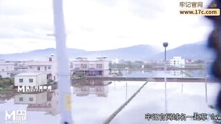 E nhân viên xe bus vì thấy hành khách khó thở mà cho ốp mặt vào ngực đụ lun trên xe