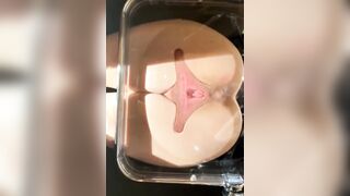 Một cái mép bướm dài khá là kì quặc