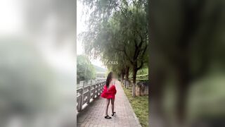 Dâm nữ mông to tròn trắng múp thích show hàng public nơi đông người p7