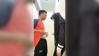 Sang nhà bạn chơi gạ gấm bóp vú dạy bú cu uống tinh dâm đãng