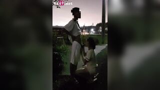 Bố mẹ ngủ trong nhà,thằng anh lôi con em ra ngoài thịt