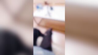 Thằng anh lừa con em họ bịt mắt lại rồi giở trò đồi bại