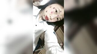 Đặng Thu Hằng 2k9 mới tí tuổi đã biết nhét dưa leo vào bướm rồi