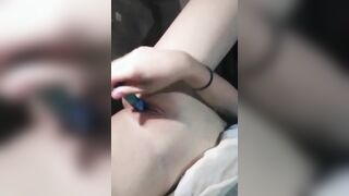 nhét son vào lồn non kh lông