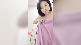 Hường Heu lộ clip livestream show hàng khiêu gợi