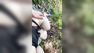 Làm tình ngoài trời khi đi dã ngoại cực kỳ táo bạo