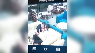 Học sinh BJ ngay tại trong tiệm trà sữa,  bây giờ các bé liều thật