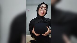Vú to thủ dâm 66