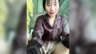 Gái dâm lộ lồn trên live  hai cái lá lồn dâm