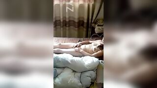 Chồng đặt cam theo dõi vợ, phát hiện vợ nứng lồn thủ dâm
